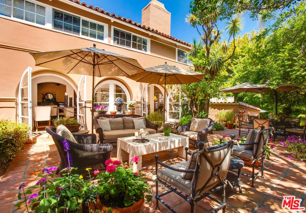 Pacific Palisades, California 90272, United States, 8 Bedrooms Bedrooms, ,8 BathroomsBathrooms,Residential,Active,94217