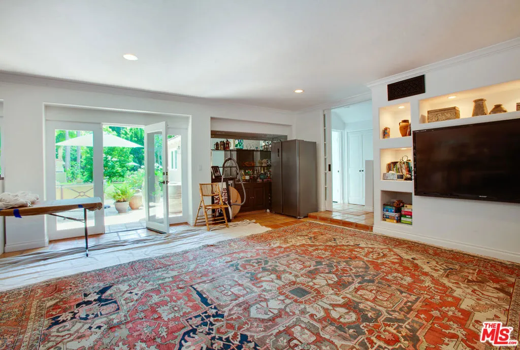 Pacific Palisades, California 90272, United States, 8 Bedrooms Bedrooms, ,8 BathroomsBathrooms,Residential,Active,94217