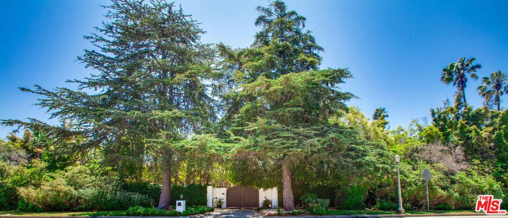 Pacific Palisades, California 90272, United States, 8 Bedrooms Bedrooms, ,8 BathroomsBathrooms,Residential,Active,94217