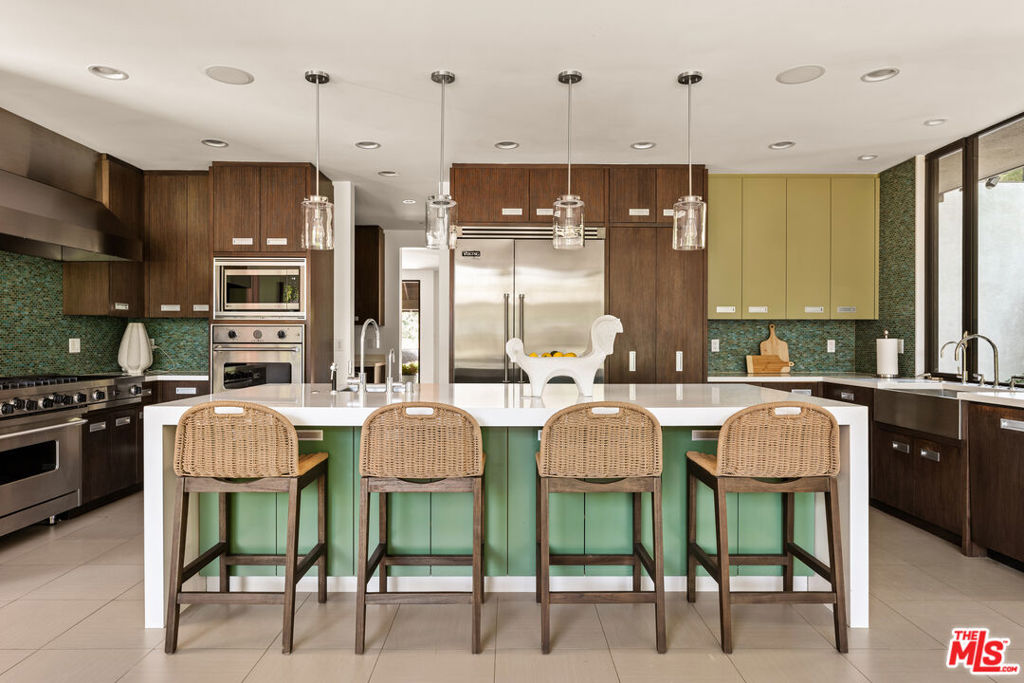 Properties 2 17352 Magnolia Boulevard