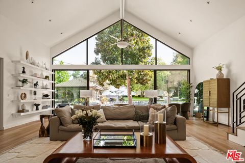 17352 Magnolia Boulevard Encino CA 91316
