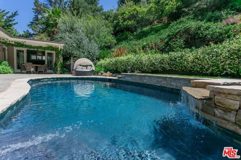 2552 Benedict Canyon Drive, Beverly Hills, CA 90210 - #: 24352349