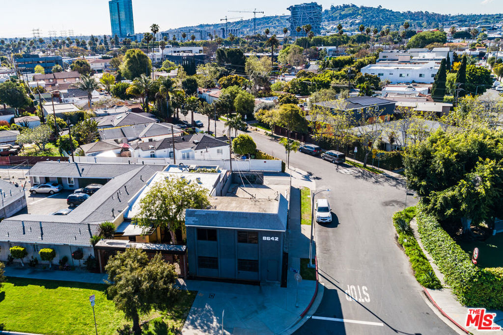 Properties 2 8642 Venice Boulevard