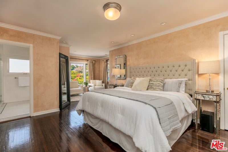1622 Sunset Plaza Drive