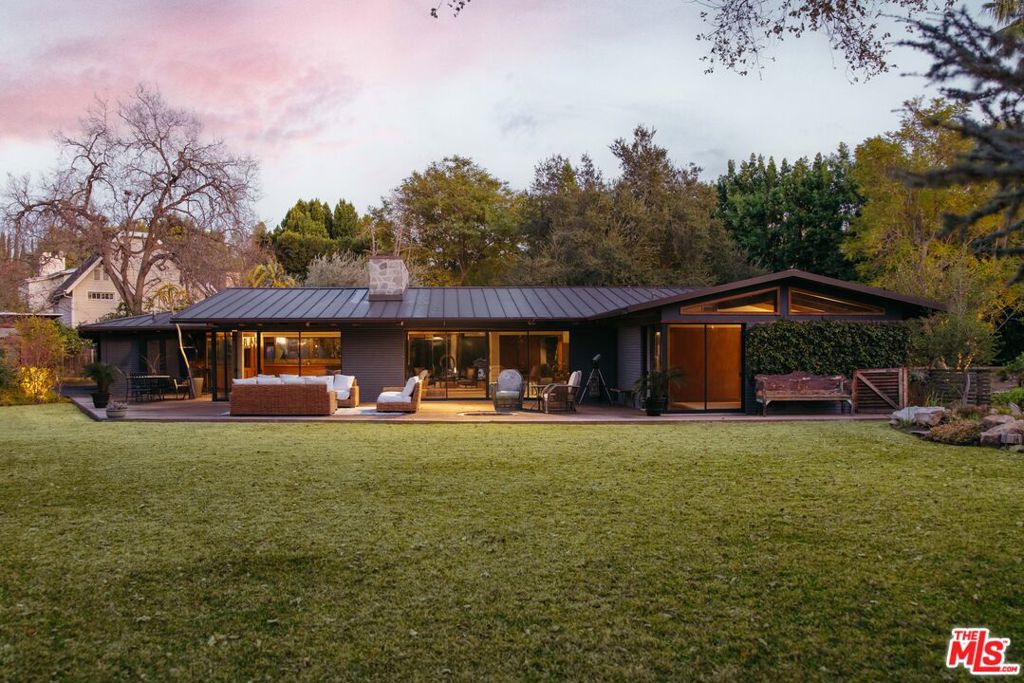 Properties 4 4750 Encino Avenue