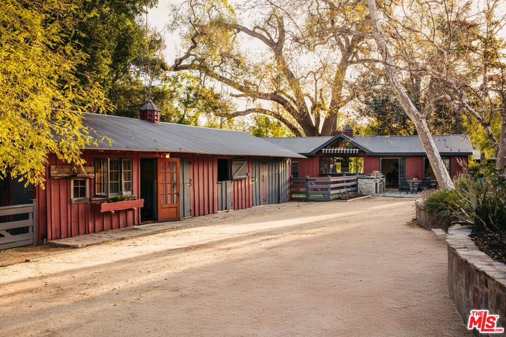 Properties 2 4750 Encino Avenue