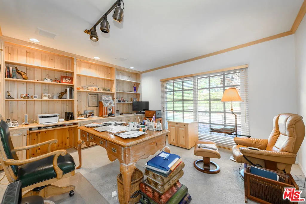 Encino, California 91436, United States, 4 Bedrooms Bedrooms, ,3 BathroomsBathrooms,Residential,Pending,1562