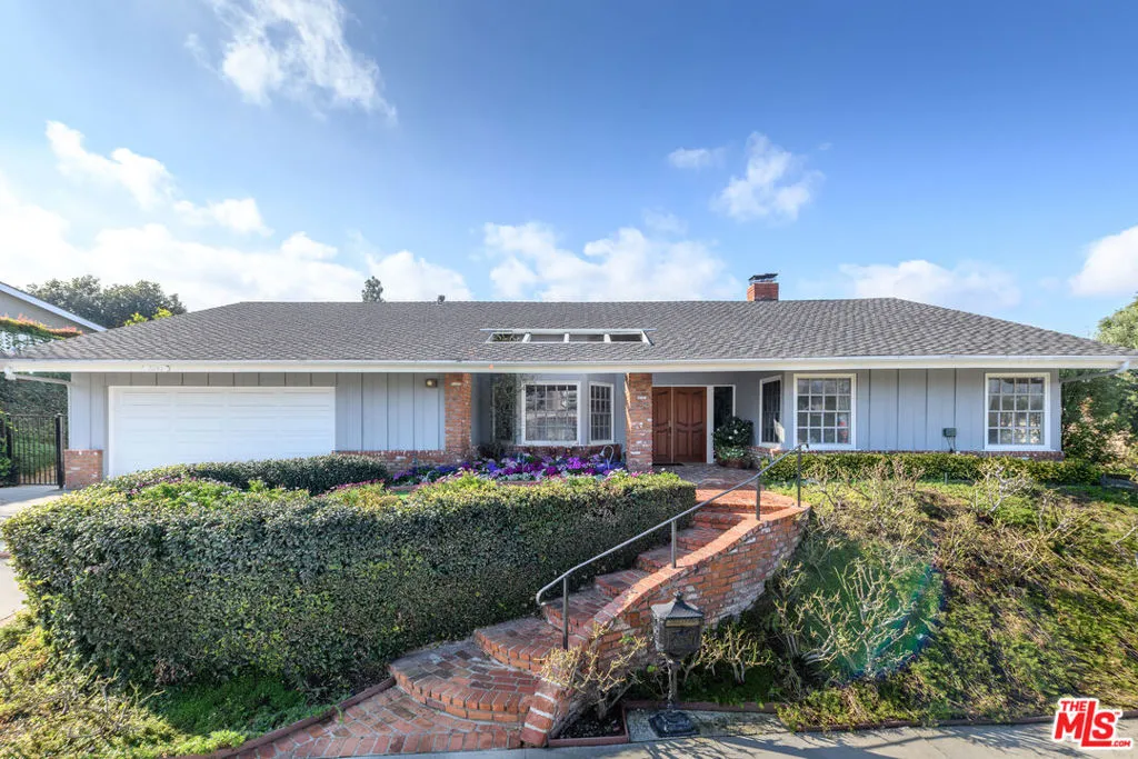 Encino, California 91436, United States, 4 Bedrooms Bedrooms, ,3 BathroomsBathrooms,Residential,Pending,1562