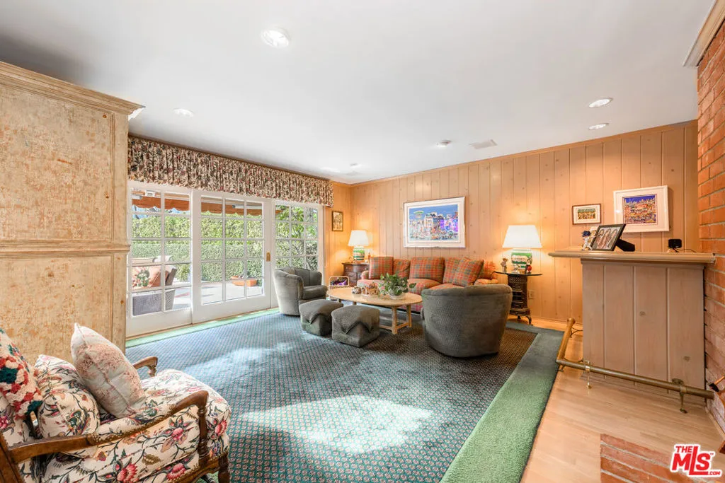 Encino, California 91436, United States, 4 Bedrooms Bedrooms, ,3 BathroomsBathrooms,Residential,Pending,1562