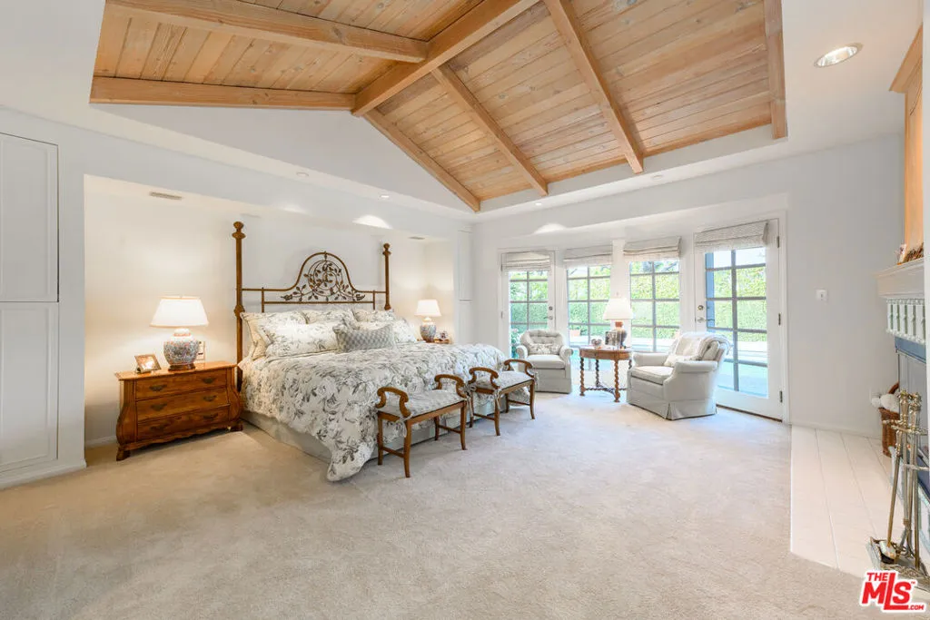 Encino, California 91436, United States, 4 Bedrooms Bedrooms, ,3 BathroomsBathrooms,Residential,Pending,1562