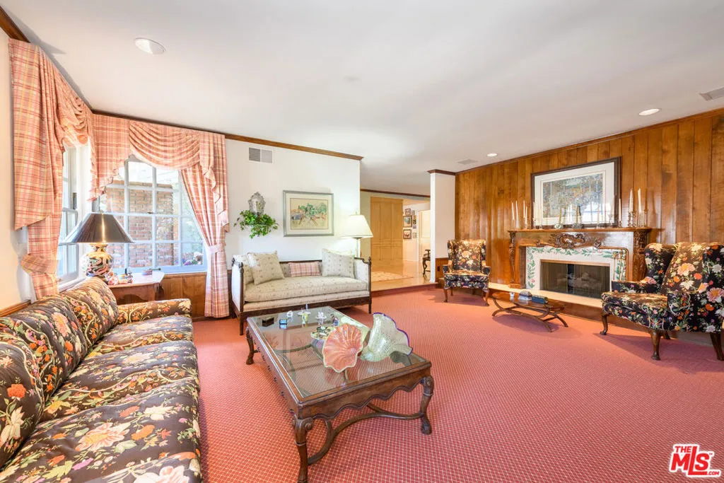 Encino, California 91436, United States, 4 Bedrooms Bedrooms, ,3 BathroomsBathrooms,Residential,Pending,1562