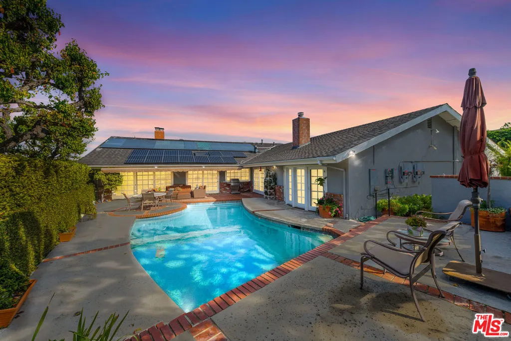 Encino, California 91436, United States, 4 Bedrooms Bedrooms, ,3 BathroomsBathrooms,Residential,Pending,1562