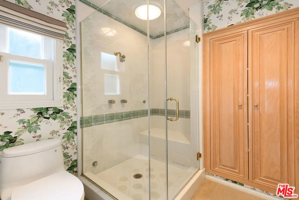 Encino, California 91436, United States, 4 Bedrooms Bedrooms, ,3 BathroomsBathrooms,Residential,Pending,1562