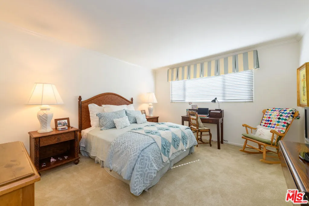 Encino, California 91436, United States, 4 Bedrooms Bedrooms, ,3 BathroomsBathrooms,Residential,Pending,1562