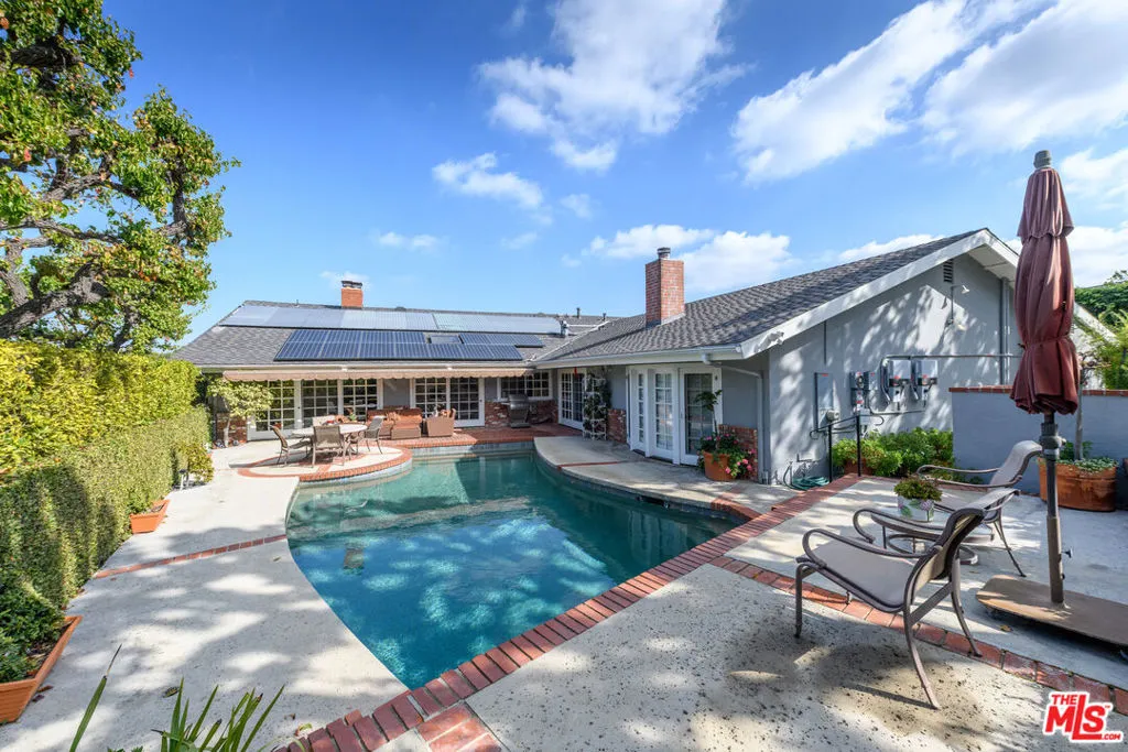 Encino, California 91436, United States, 4 Bedrooms Bedrooms, ,3 BathroomsBathrooms,Residential,Pending,1562