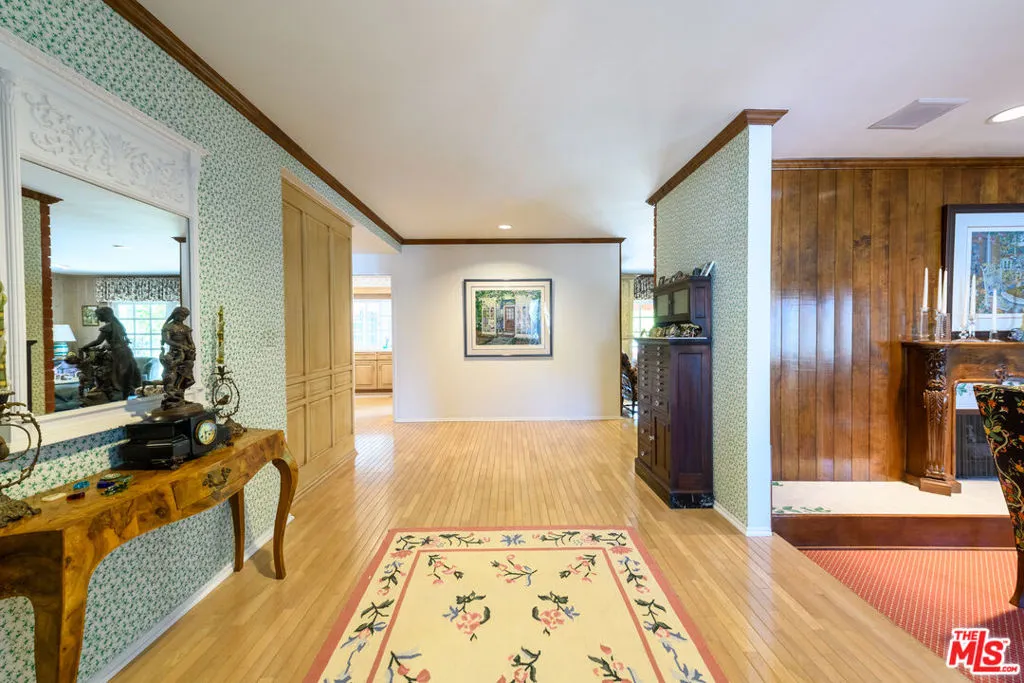 Encino, California 91436, United States, 4 Bedrooms Bedrooms, ,3 BathroomsBathrooms,Residential,Pending,1562