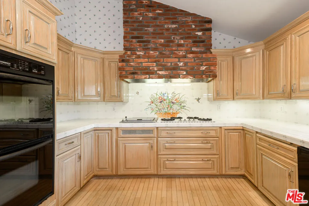 Encino, California 91436, United States, 4 Bedrooms Bedrooms, ,3 BathroomsBathrooms,Residential,Pending,1562