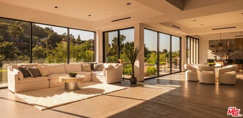 3920 Knobhill Drive Sherman Oaks CA 91423