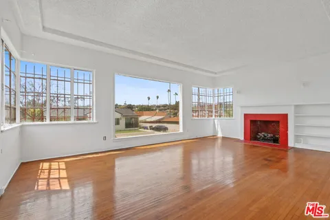 5320 Valley Ridge Avenue, Los Angeles, CA 90043 - MLS#: 25526039