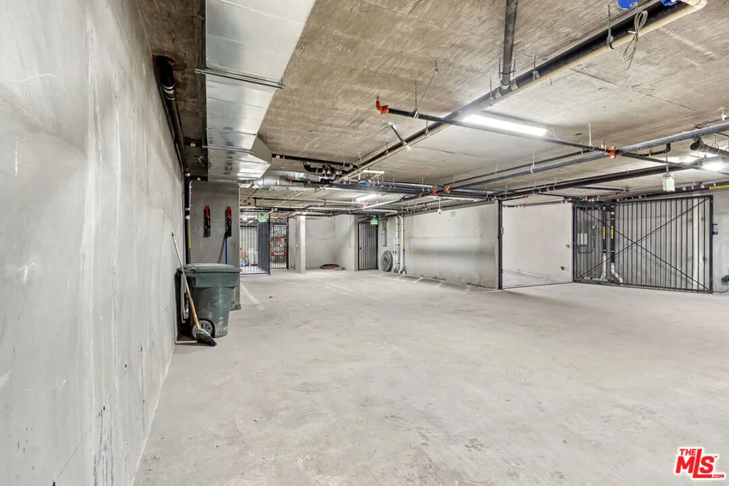 West Hollywood, California 90069, United States, 2 Bedrooms Bedrooms, ,3 BathroomsBathrooms,Residential,Active,9616