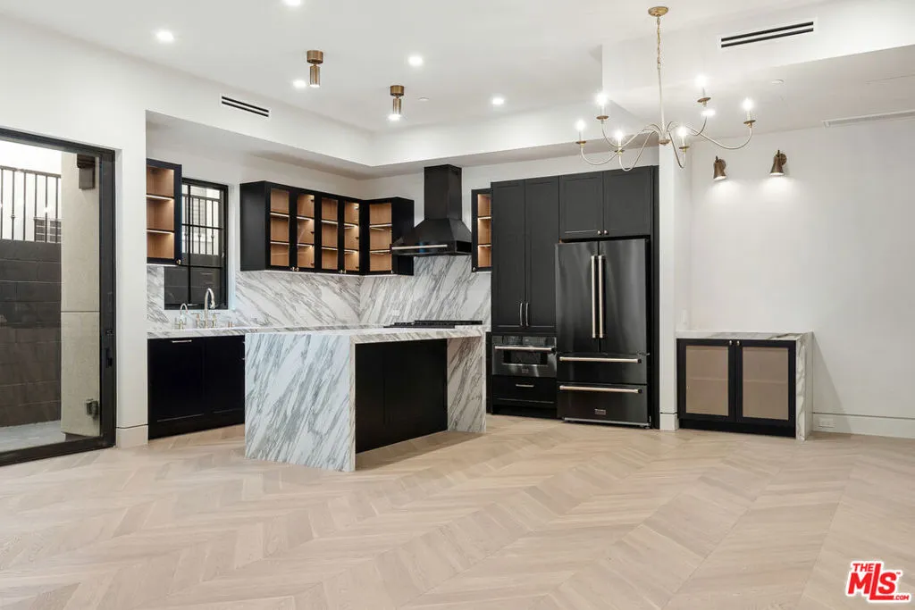 West Hollywood, California 90069, United States, 2 Bedrooms Bedrooms, ,3 BathroomsBathrooms,Residential,Active,9616