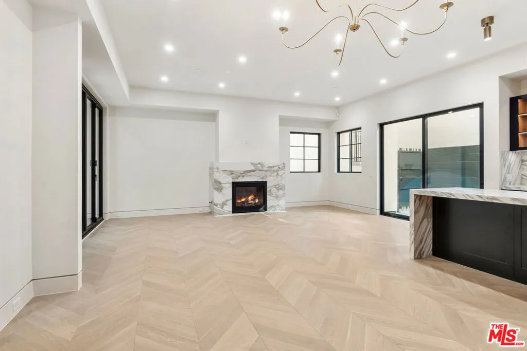 West Hollywood, California 90069, United States, 2 Bedrooms Bedrooms, ,3 BathroomsBathrooms,Residential,Active,9616