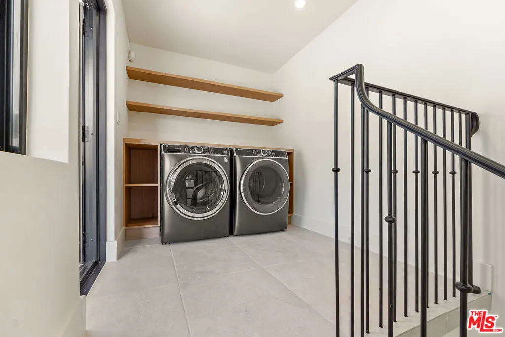 West Hollywood, California 90069, United States, 2 Bedrooms Bedrooms, ,3 BathroomsBathrooms,Residential,Active,9616