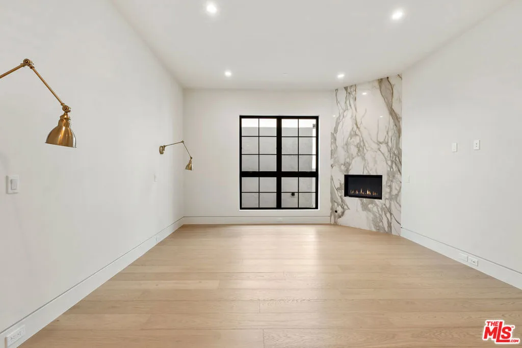 West Hollywood, California 90069, United States, 2 Bedrooms Bedrooms, ,3 BathroomsBathrooms,Residential,Active,9616