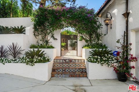 A home in Studio City