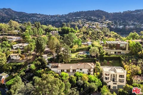 A home in Studio City