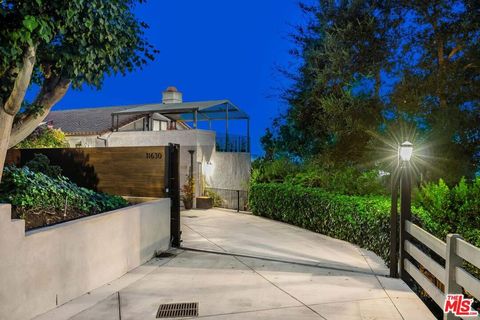 A home in Studio City