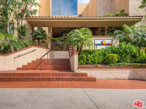 A home in Playa Del Rey