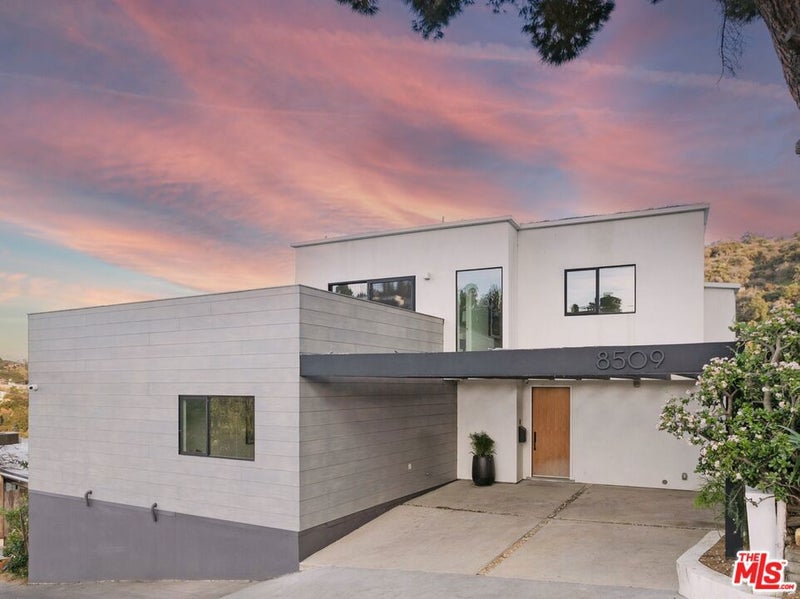 8509 Crescent Drive