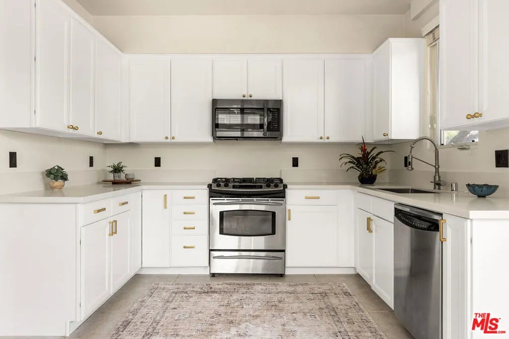 Los Angeles, California 90064, United States, 3 Bedrooms Bedrooms, ,3 BathroomsBathrooms,Residential,Active,33898