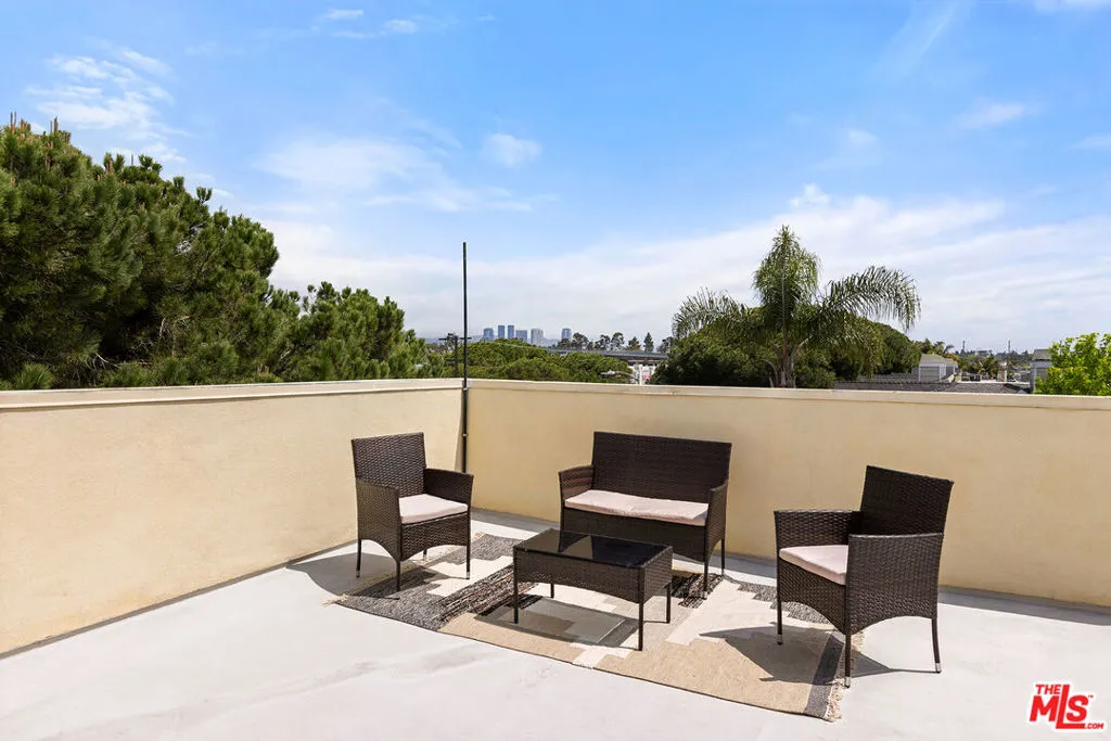 Los Angeles, California 90064, United States, 3 Bedrooms Bedrooms, ,3 BathroomsBathrooms,Residential,Active,33898