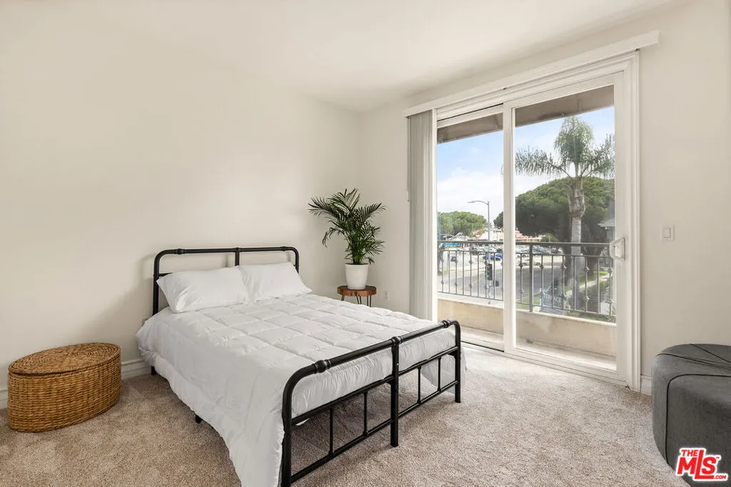 Los Angeles, California 90064, United States, 3 Bedrooms Bedrooms, ,3 BathroomsBathrooms,Residential,Active,33898