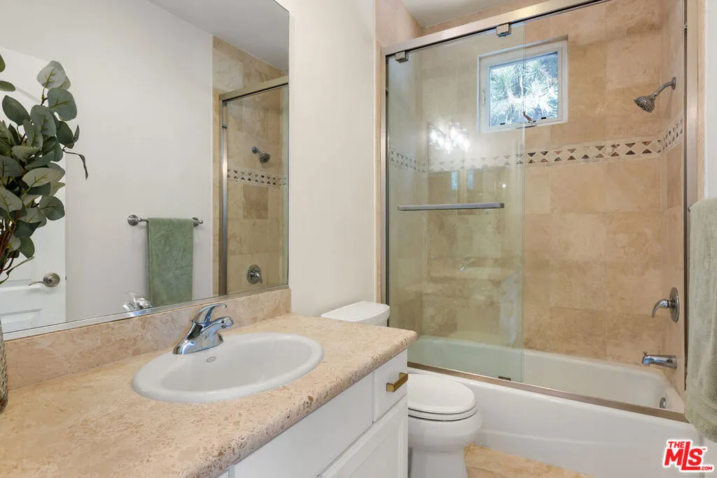 Los Angeles, California 90064, United States, 3 Bedrooms Bedrooms, ,3 BathroomsBathrooms,Residential,Active,33898