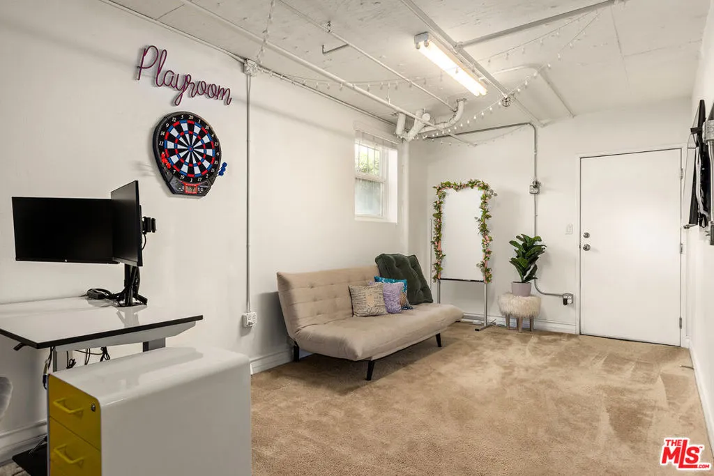 Los Angeles, California 90064, United States, 3 Bedrooms Bedrooms, ,3 BathroomsBathrooms,Residential,Active,33898