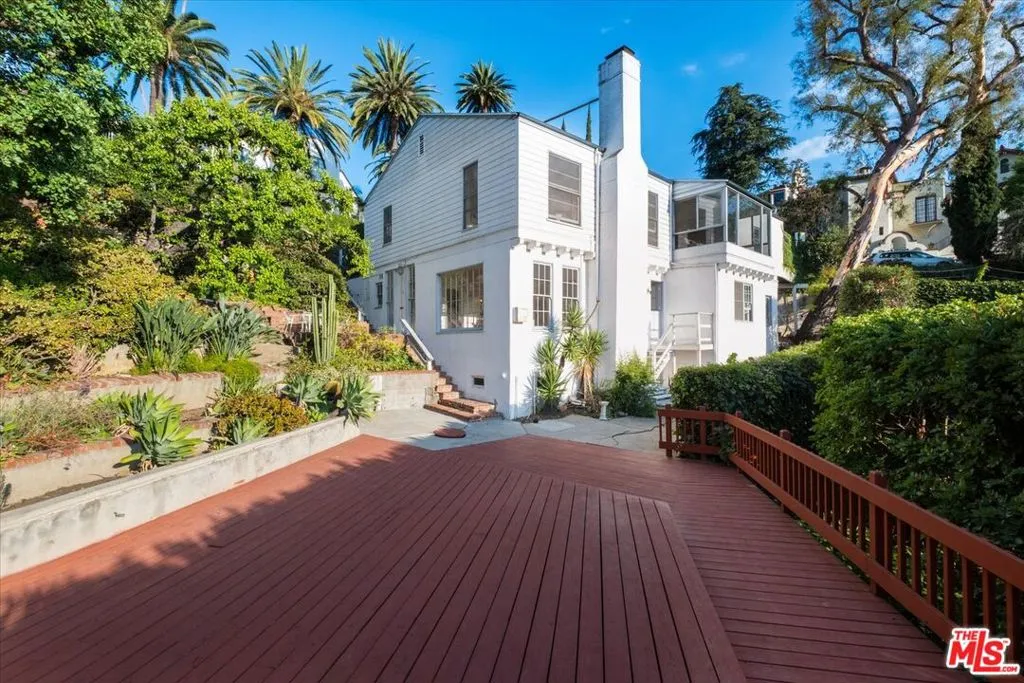 Los Angeles, California 90068, United States, 3 Bedrooms Bedrooms, ,3 BathroomsBathrooms,Residential,Pending,7450