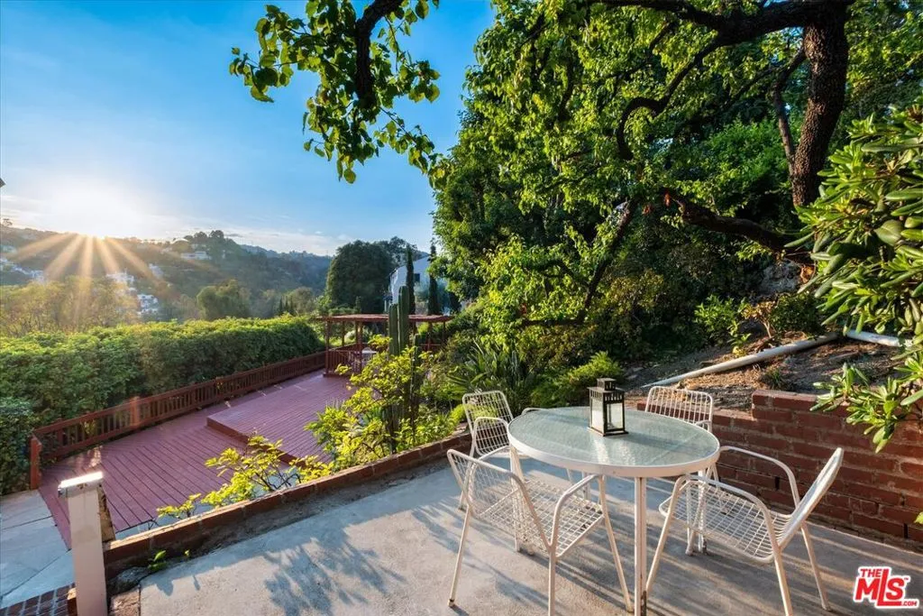 Los Angeles, California 90068, United States, 3 Bedrooms Bedrooms, ,3 BathroomsBathrooms,Residential,Pending,7450