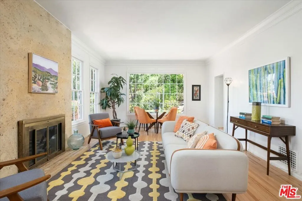 Los Angeles, California 90068, United States, 3 Bedrooms Bedrooms, ,3 BathroomsBathrooms,Residential,Pending,7450