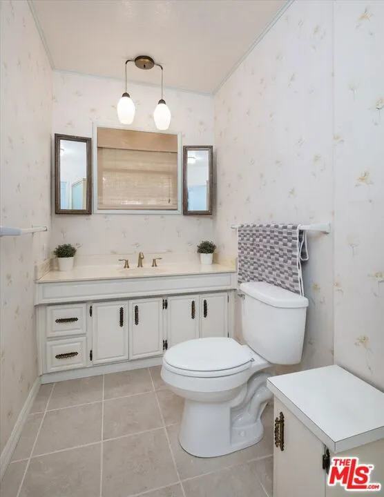 Los Angeles, California 90068, United States, 3 Bedrooms Bedrooms, ,3 BathroomsBathrooms,Residential,Pending,7450