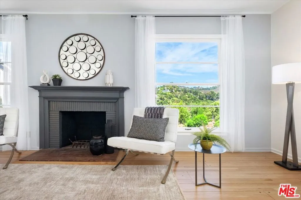 Los Angeles, California 90068, United States, 3 Bedrooms Bedrooms, ,3 BathroomsBathrooms,Residential,Pending,7450