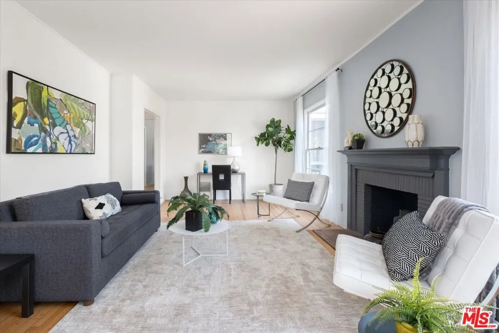 Los Angeles, California 90068, United States, 3 Bedrooms Bedrooms, ,3 BathroomsBathrooms,Residential,Pending,7450