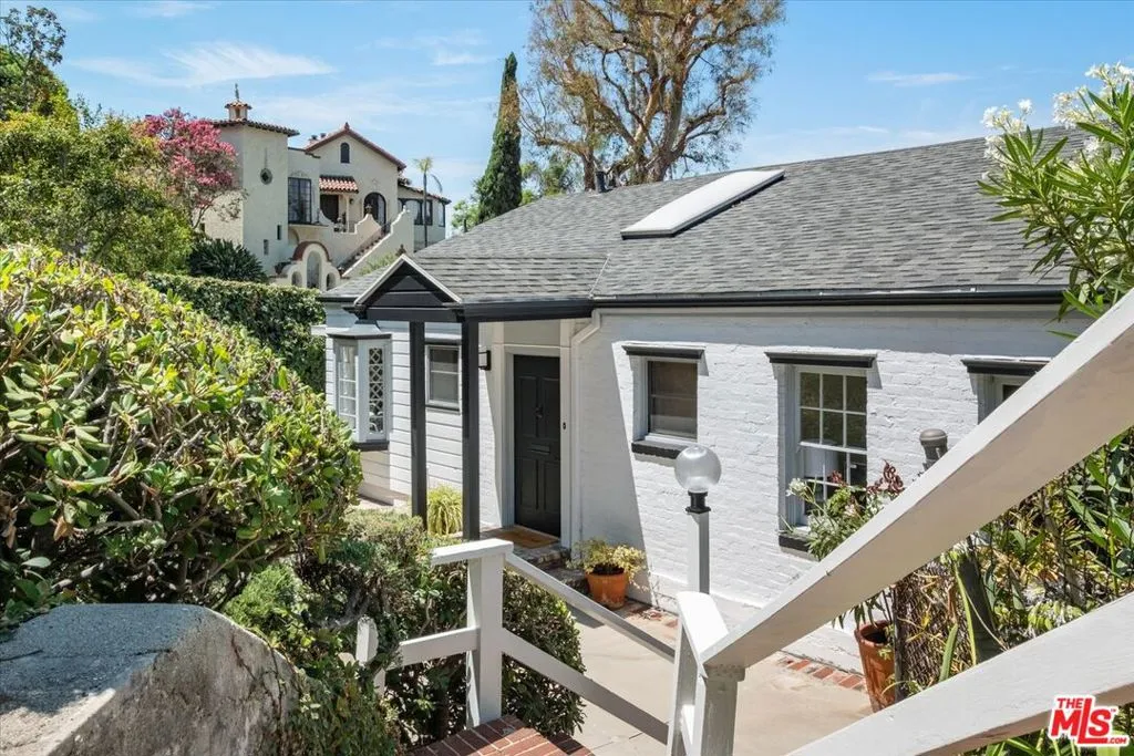 Los Angeles, California 90068, United States, 3 Bedrooms Bedrooms, ,3 BathroomsBathrooms,Residential,Pending,7450