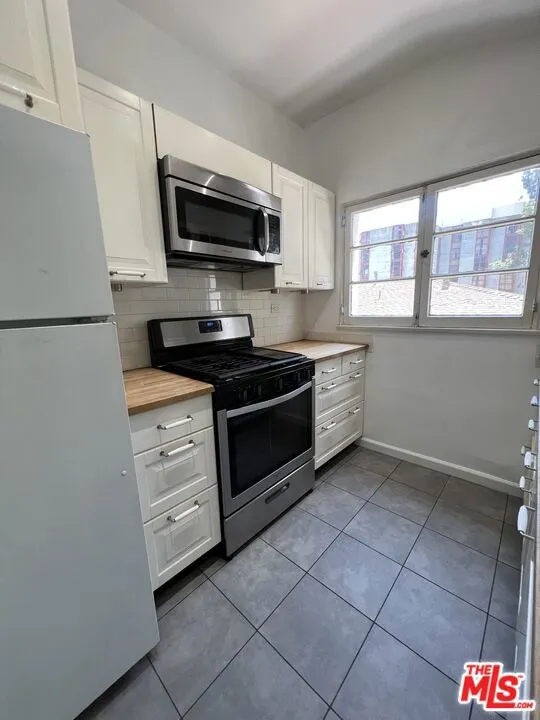 Los Angeles, California 90024, United States, ,1 BathroomBathrooms,Residential,Active,123392