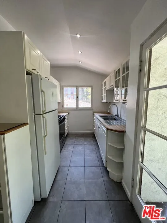 Los Angeles, California 90024, United States, ,1 BathroomBathrooms,Residential,Active,123392