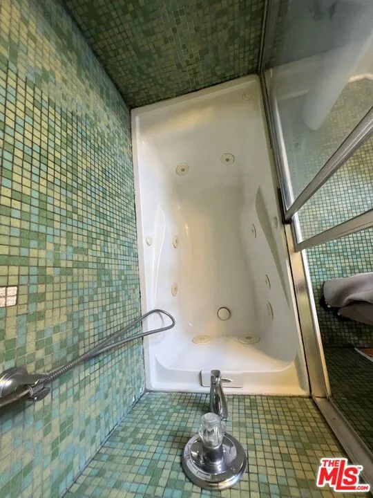 Los Angeles, California 90024, United States, ,1 BathroomBathrooms,Residential,Active,123392