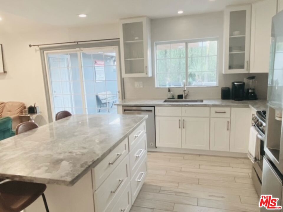 Properties 1 22937 Wyandotte Street