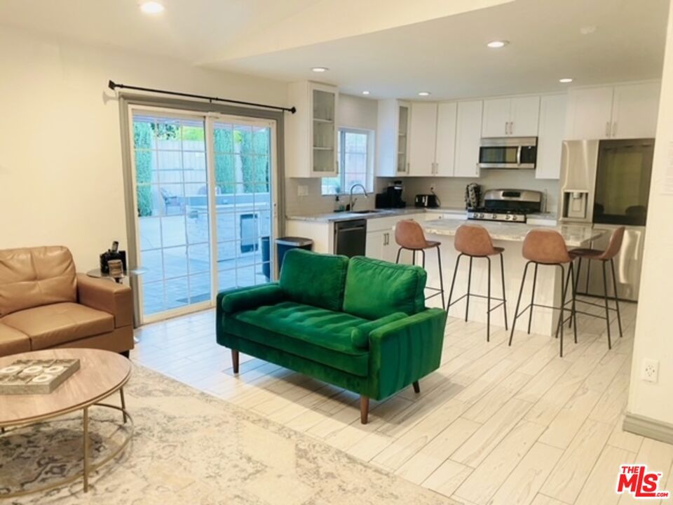 Properties 3 22937 Wyandotte Street